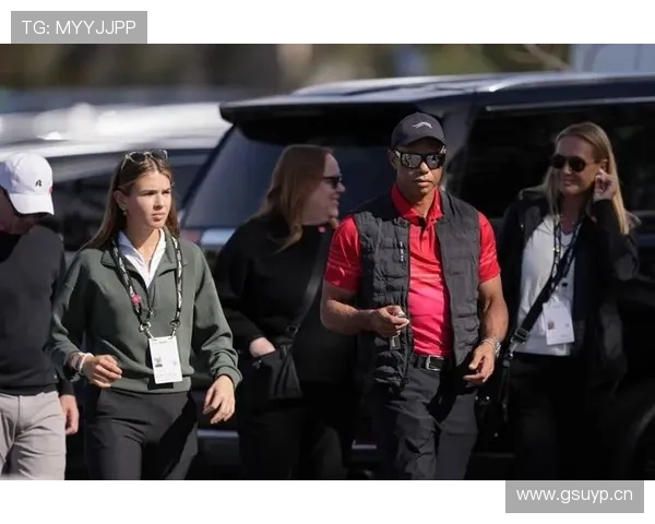 泰格伍兹穿得比明星还时髦，打完球直接去开豪车派对？