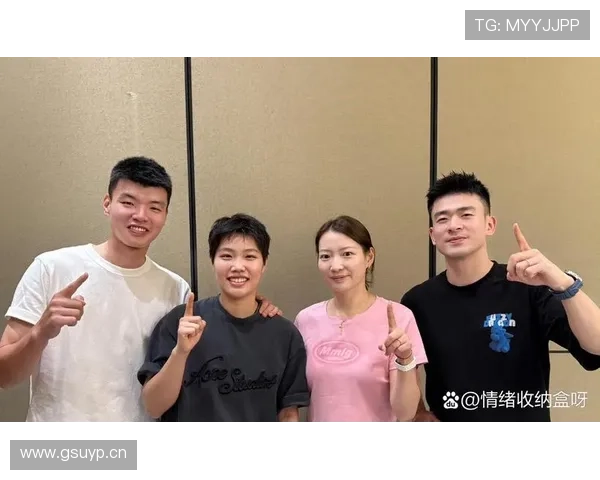 郑思维训练完直接拎爱马仕去接娃？